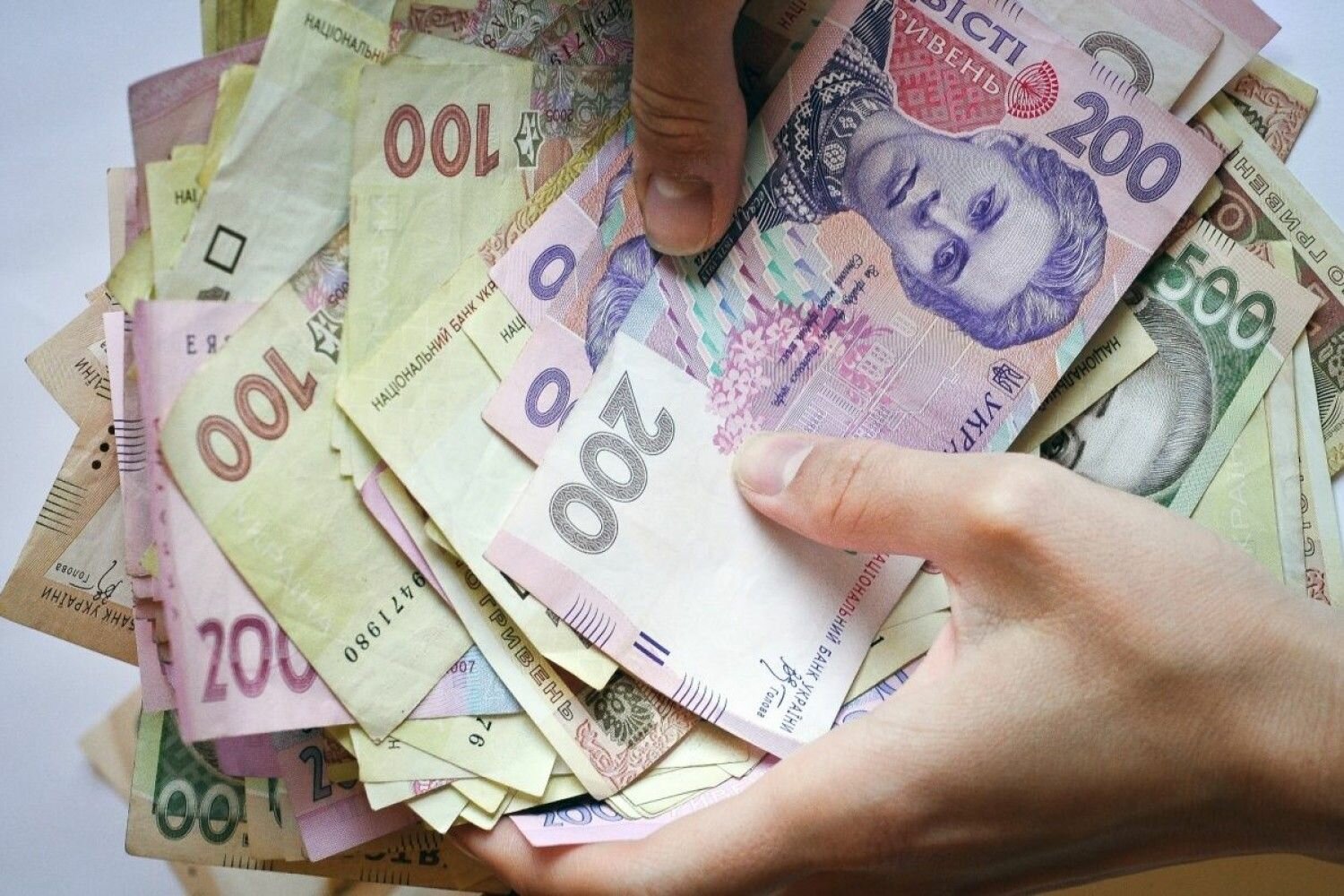 Офіційна середня заробітна плата в Умані на 6,6% менша ніж середня по області