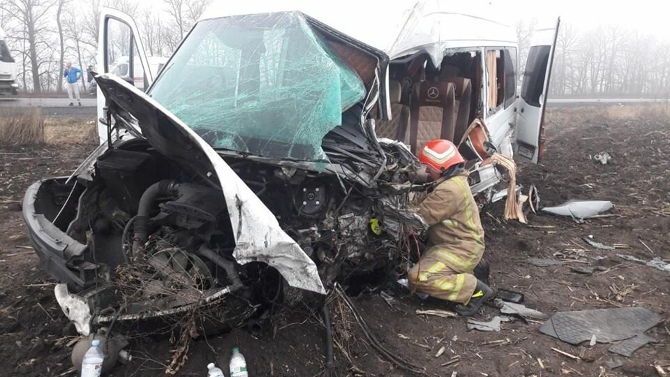 В Уманському районі сталася жахлива ДТП: травмовано чотири особи (Фото)