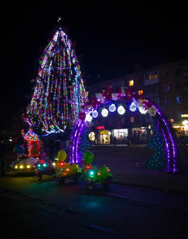 В Умані запалили вогні на новорічній ялинці (Фото)